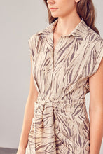 Load image into Gallery viewer, PRINT FRONT TIE DRESS
